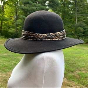 IMPORTINA SAKS FIFTH AVENUE HAT BLACK WIDE BRIM LEOPARD ANIMAL ACCENT BAND